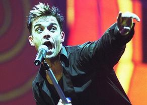 Robbie - Pics - 