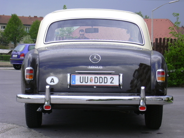 Mercedes Benz 180D - 