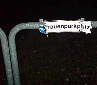 Frauenparkplätze...^^ - 