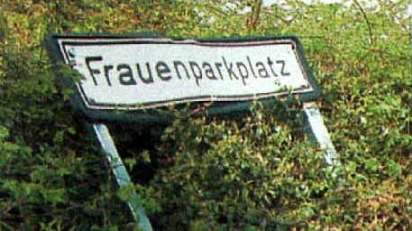 Frauenparkplätze...^^ - 