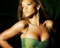 Rihanna mit langen Haaren 265089