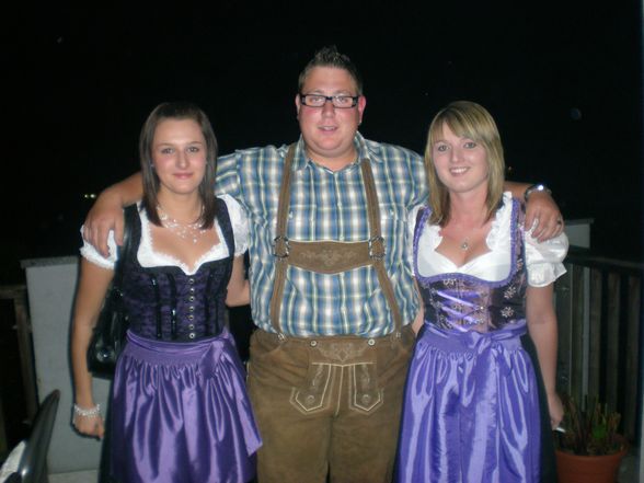 **Dirndl triff Lederhosen Erdleiten** - 