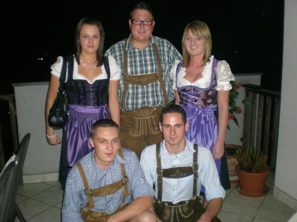 **Dirndl triff Lederhosen Erdleiten** - 