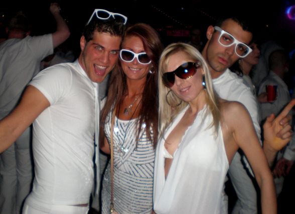 Sensation White 09/10 - 