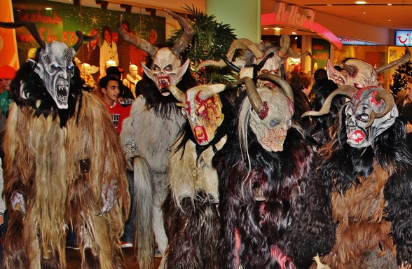 Perchtenlauf Shopping Nord - 