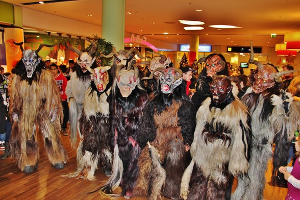 Perchtenlauf Shopping Nord - 