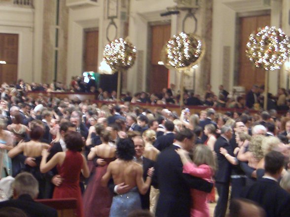 KAFFEESIEDERBALL IN Der Hofburg - 