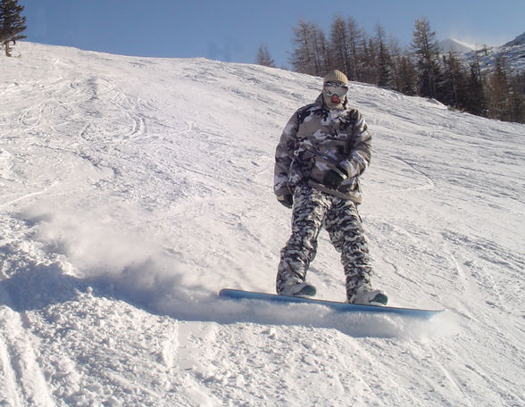 Snowboarden Near Sibiria - 