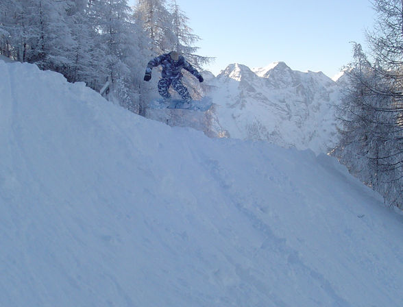 Snowboarden Near Sibiria - 