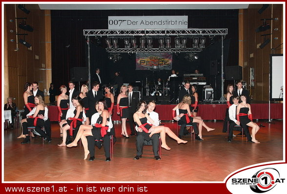 0o7 - DeR aBeNd StIrBt NiE - 