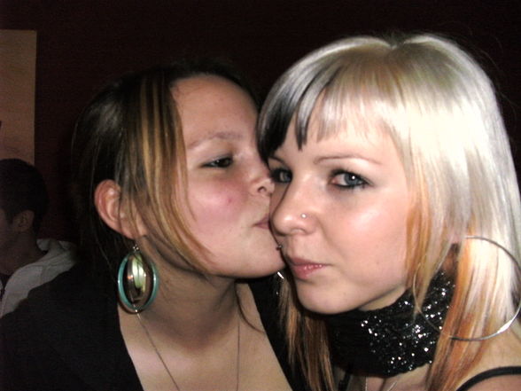 19 Jahr, blondes Haar ...^^ - 