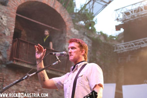 Queens of the Goddamn' Stone Age - 