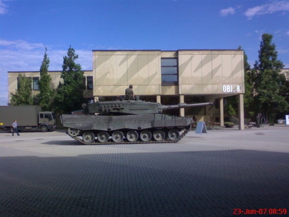 BUNDESHEER DE VOI DE GAUDI - 