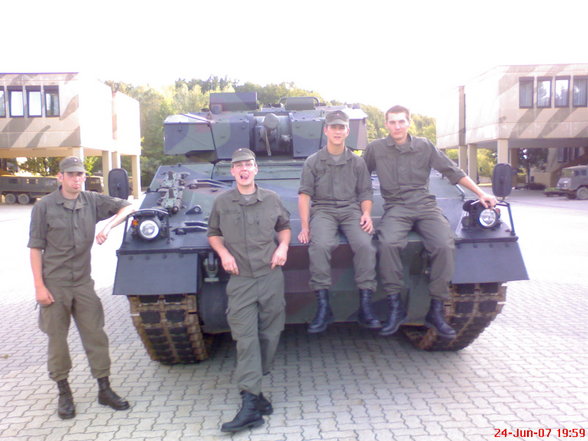 BUNDESHEER DE VOI DE GAUDI - 