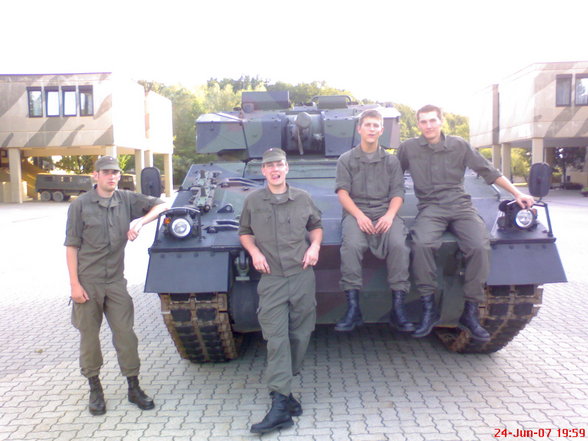 BUNDESHEER DE VOI DE GAUDI - 