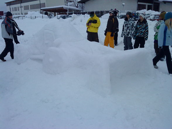 Schneeskulpturen bauen anstatt boarden - 