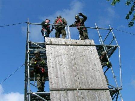 Männer die durchs Feuer gehen - 