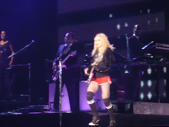 Madonna-Sticky & Sweet Tour- 230908 - 