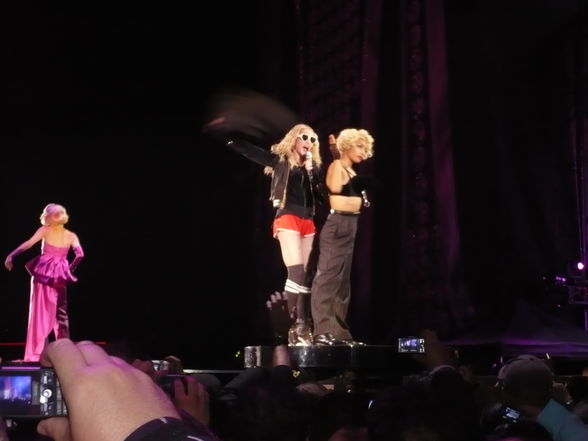 Madonna-Sticky & Sweet Tour- 230908 - 