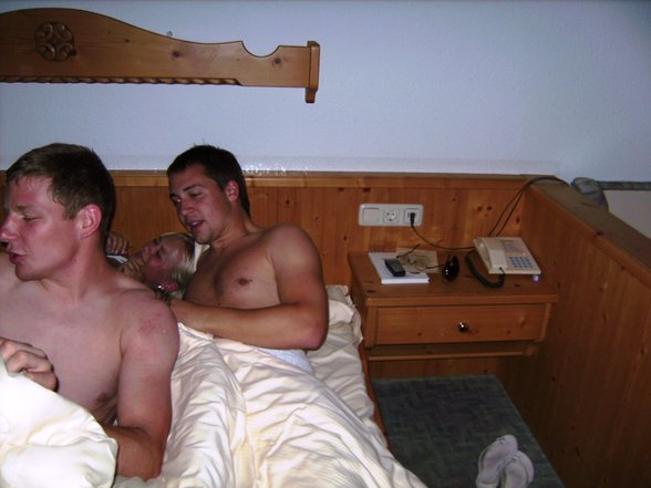 Die erste GANGBANG-Nacht  im Hotelzimmer - 