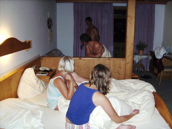 Die erste GANGBANG-Nacht  im Hotelzimmer - 