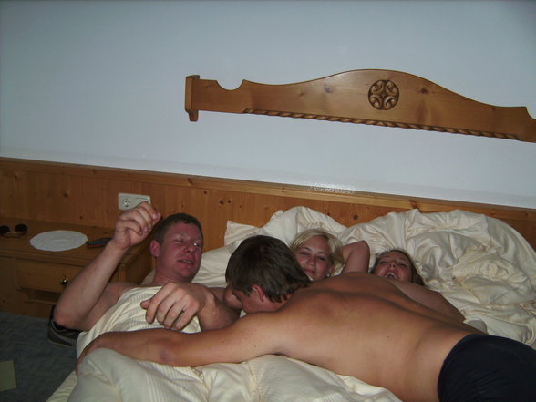 Die erste GANGBANG-Nacht  im Hotelzimmer - 