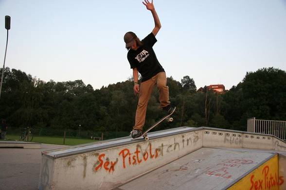 sport? lifestyle? right skateboarding!!! - 