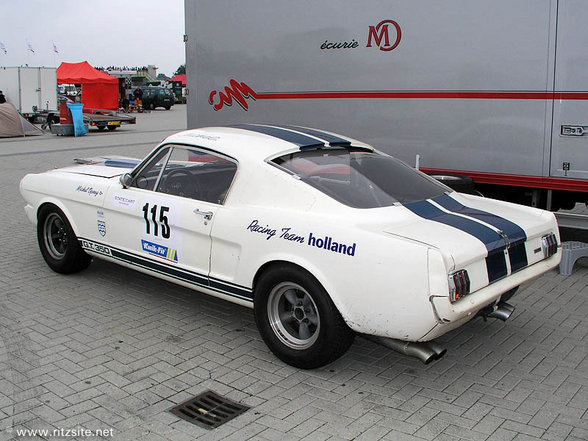 Ford Mustang - 