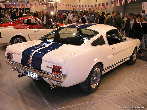 Ford Mustang - 