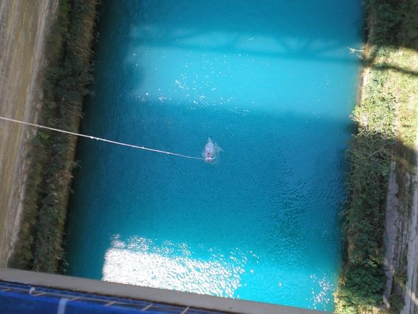 Bungy in den Kanal von Korinth - 