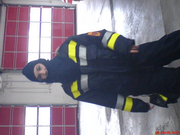 fotosession bei da Feuerwehr!!!!*gg* - 