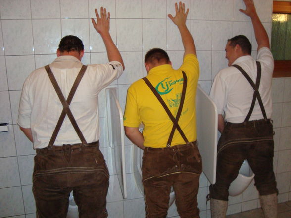 dirndl weibl. sucht... - 