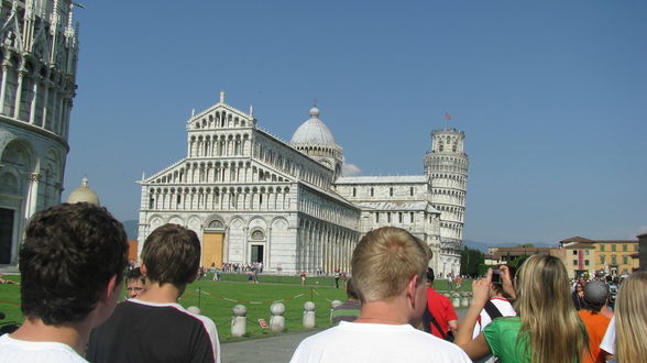 ITALY - Der gerade Turm von Pisa - 