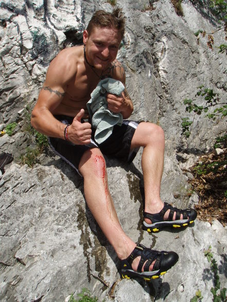 don´t tell mom! I go climbin´!!! - 