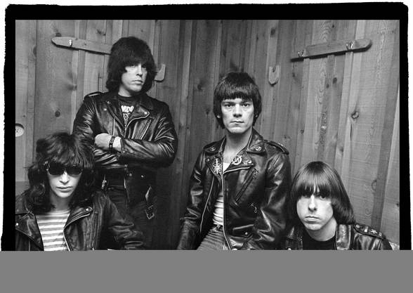 ***RAMONES*** - 