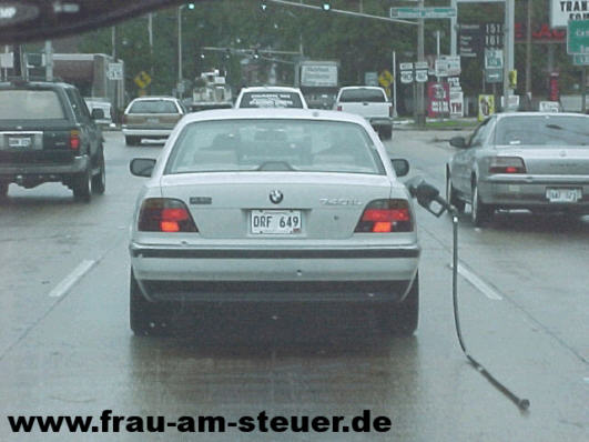 Frau am Steuer - 