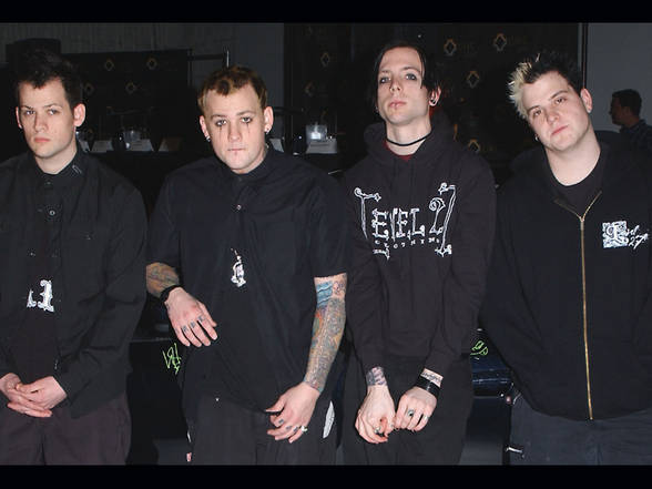 GOOD CHARLOTTE - 