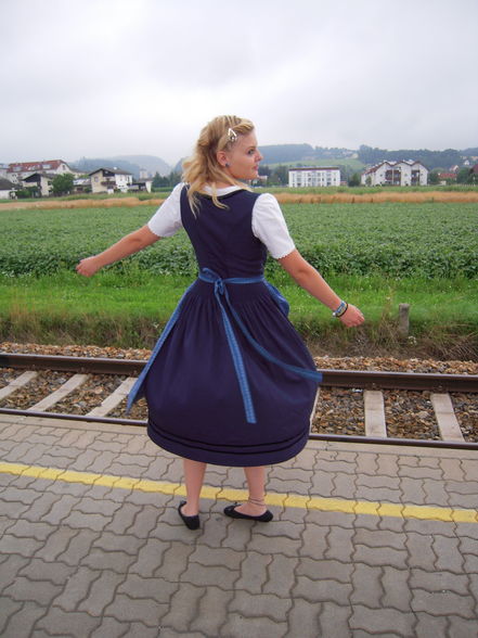 Salzburg = Dirndl --> Gaudiii pur  - 