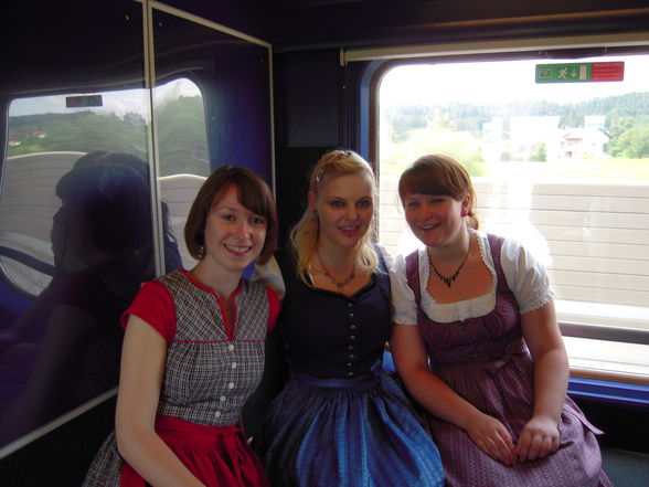 Salzburg = Dirndl --> Gaudiii pur  - 