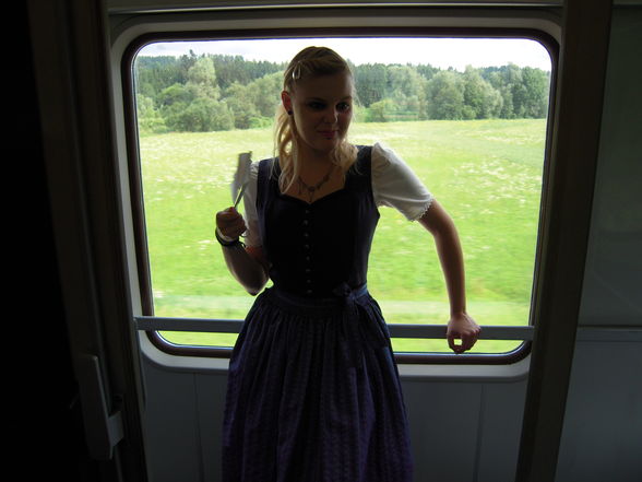 Salzburg = Dirndl --> Gaudiii pur  - 