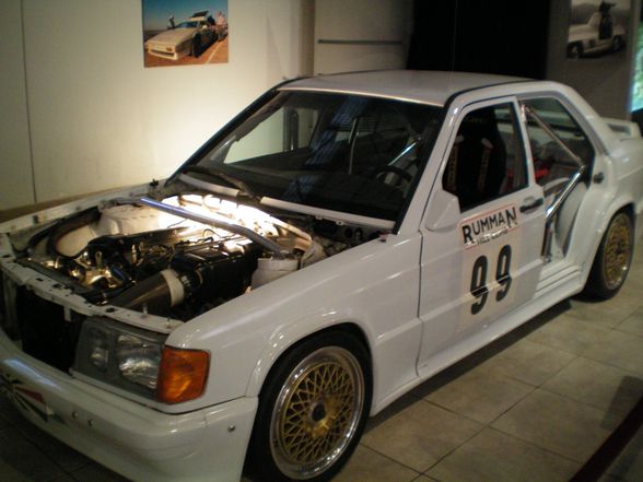 Mercedes Benz 190E - 