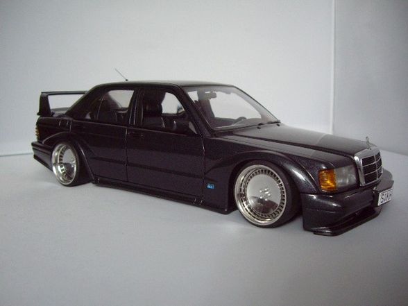 Mercedes Benz 190E - 