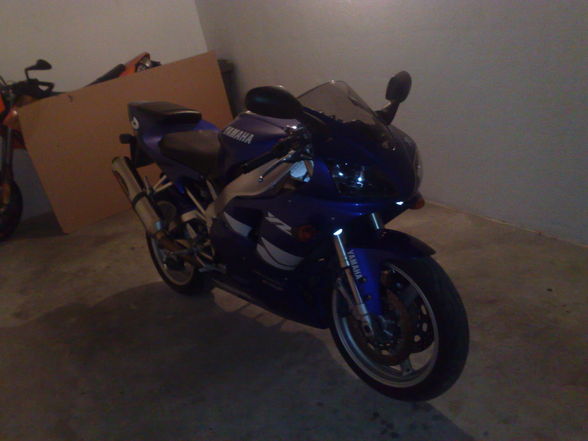 YZF-R1 - 