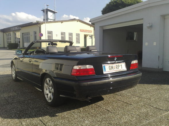 BMW 320i Cabrio - 