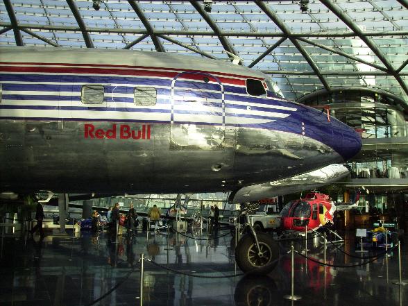 RED BULL Flugzeugmuseum - 