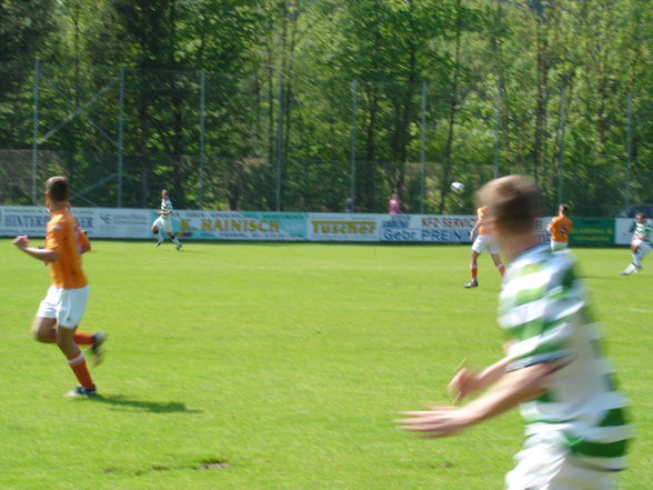 Hüssi beim kicken - 