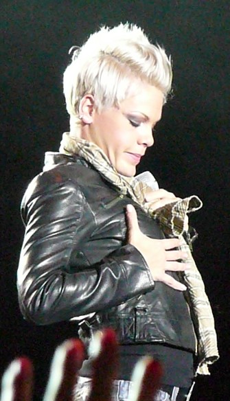 P!NK live Burg Clam - 