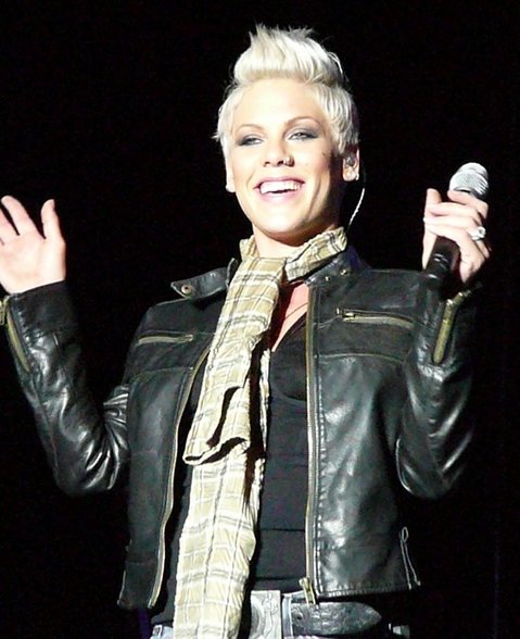 P!NK live Burg Clam - 