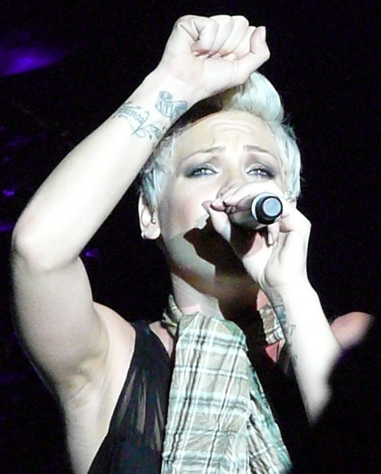 P!NK live Burg Clam - 