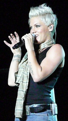 P!NK live Burg Clam - 